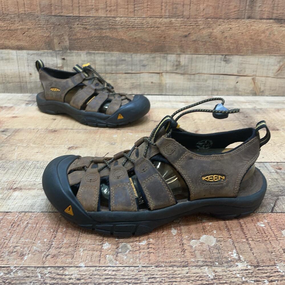 KEEN Sandals Mens Size 8 40.5 Brown Leather Fisherman Closed Toe Water Shoes